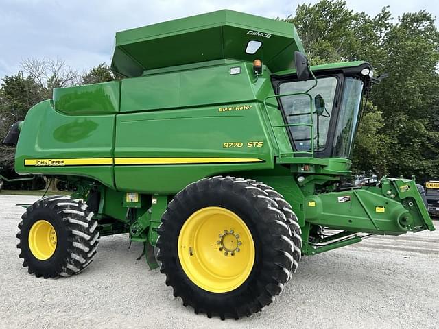 Image of John Deere 9770 STS equipment image 1