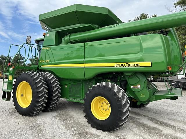 Image of John Deere 9770 STS equipment image 4