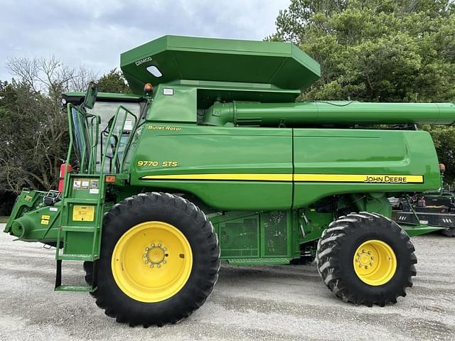 Image of John Deere 9770 STS equipment image 2