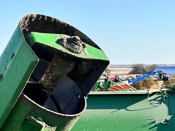 Image of John Deere 9770 STS equipment image 2
