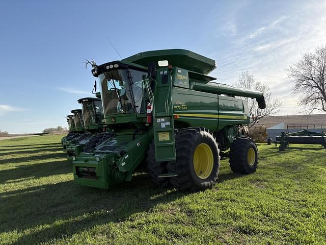 Image of John Deere 9770 STS equipment image 2