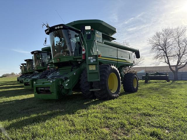 Image of John Deere 9770 STS equipment image 1