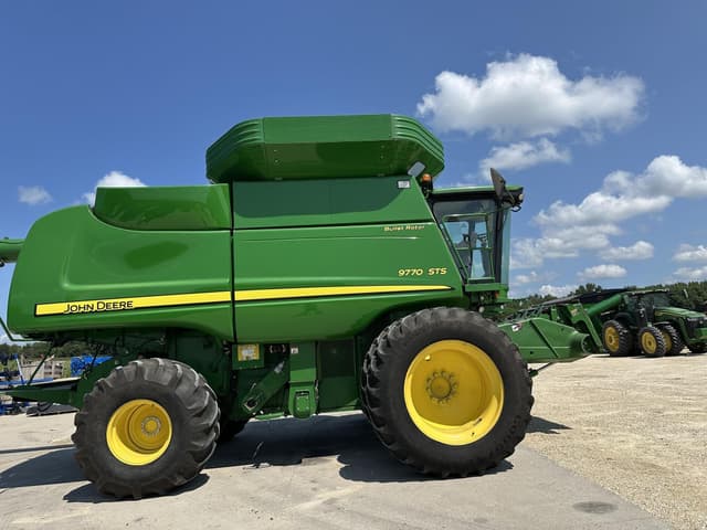 Image of John Deere 9770 STS equipment image 2