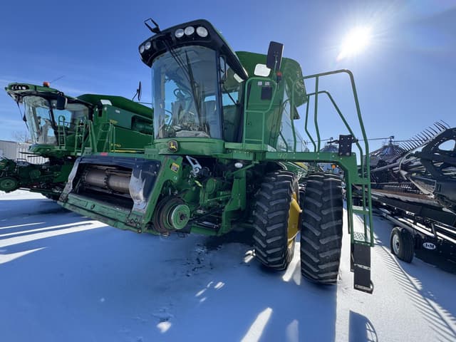 Image of John Deere 9770 STS equipment image 2