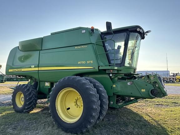 Image of John Deere 9770 STS equipment image 3