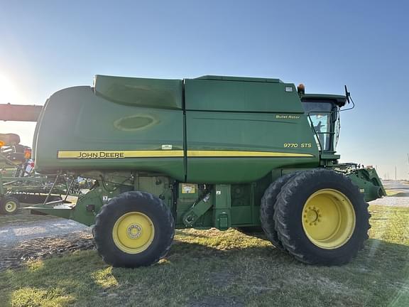 Image of John Deere 9770 STS equipment image 1