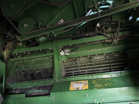 Image of John Deere 9770 STS equipment image 4