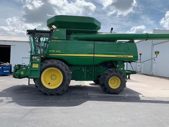 Image of John Deere 9770 STS equipment image 1