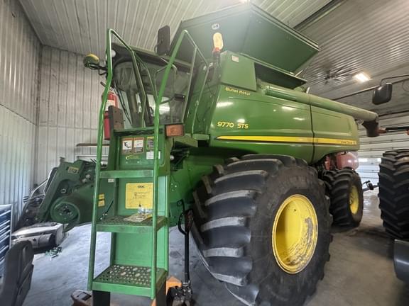 Image of John Deere 9770 STS equipment image 1