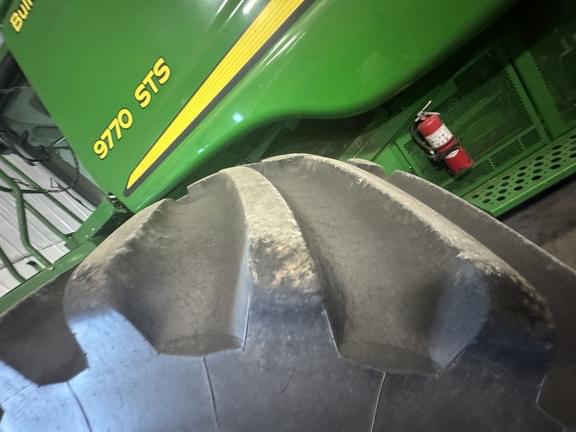 Image of John Deere 9770 STS equipment image 2