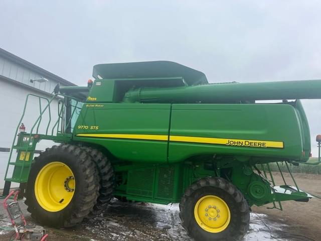 Image of John Deere 9770 STS equipment image 2