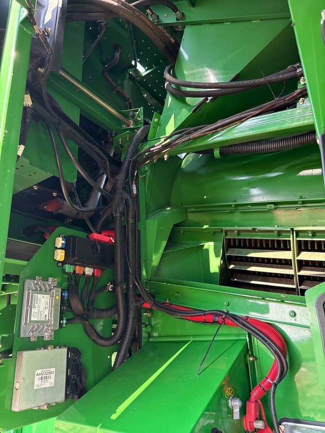 Image of John Deere 9770 STS equipment image 4
