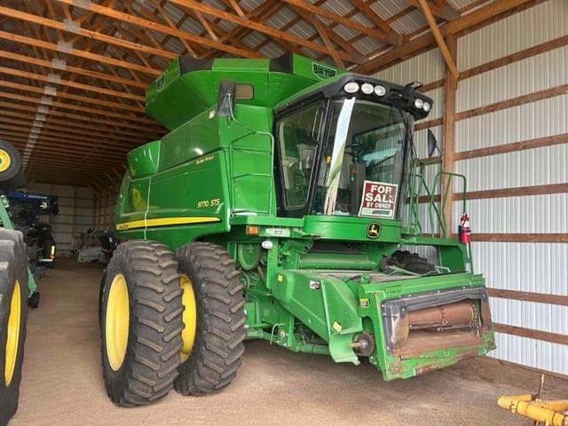 Image of John Deere 9770 STS equipment image 2