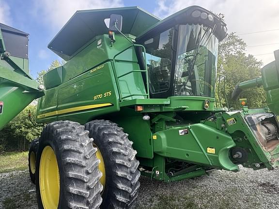 Image of John Deere 9770 STS equipment image 4