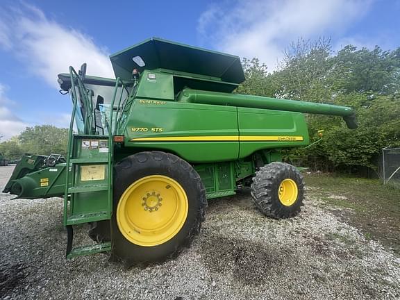 Image of John Deere 9770 STS equipment image 2