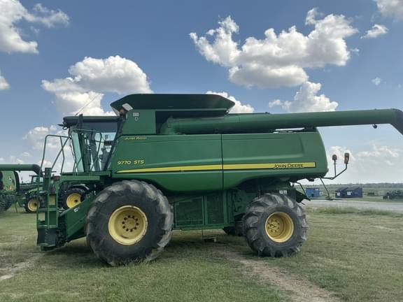 Image of John Deere 9770 STS equipment image 4