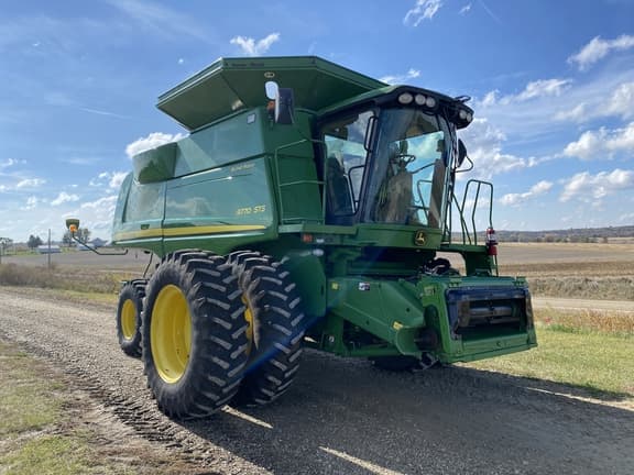 Image of John Deere 9770 STS equipment image 2