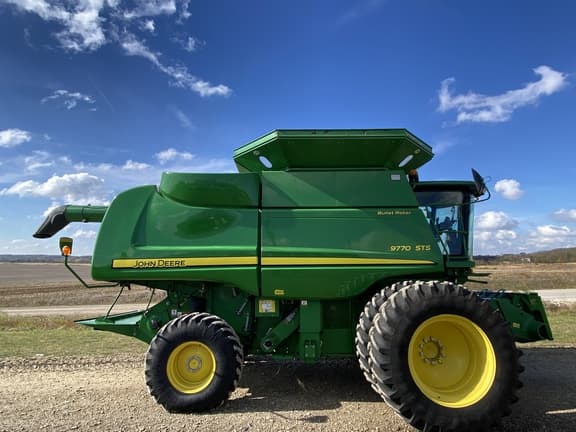 Image of John Deere 9770 STS equipment image 3