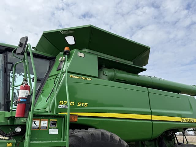 Image of John Deere 9770 STS equipment image 2
