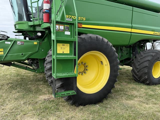 Image of John Deere 9770 STS equipment image 1