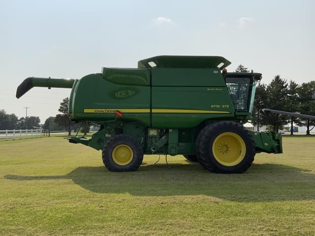 Image of John Deere 9770 STS equipment image 1