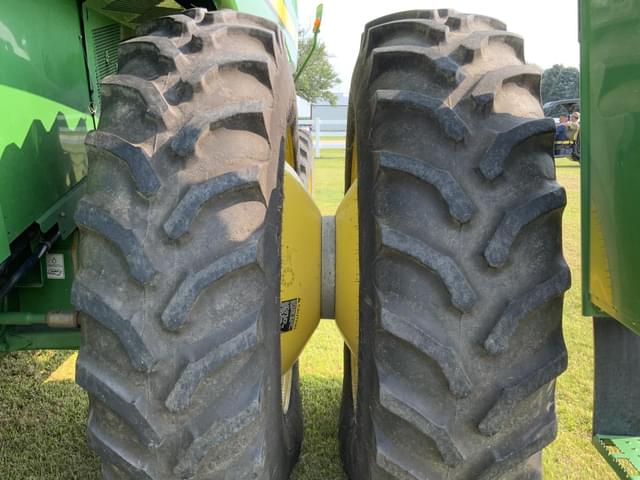 Image of John Deere 9770 STS equipment image 4