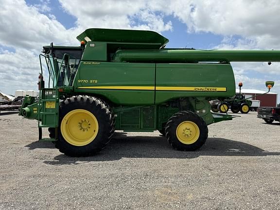 Image of John Deere 9770 STS equipment image 2