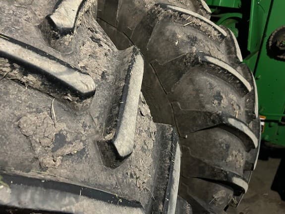 Image of John Deere 9870 STS equipment image 4