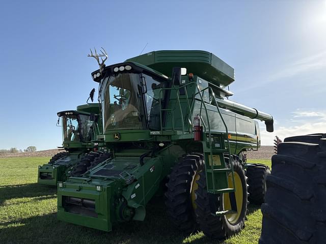 Image of John Deere 9870 STS equipment image 2
