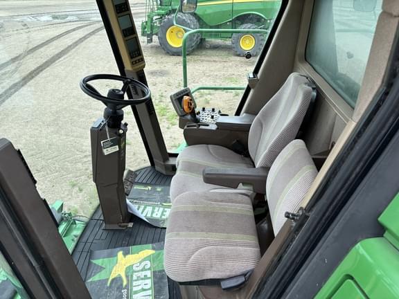 Image of John Deere 9870 STS equipment image 4