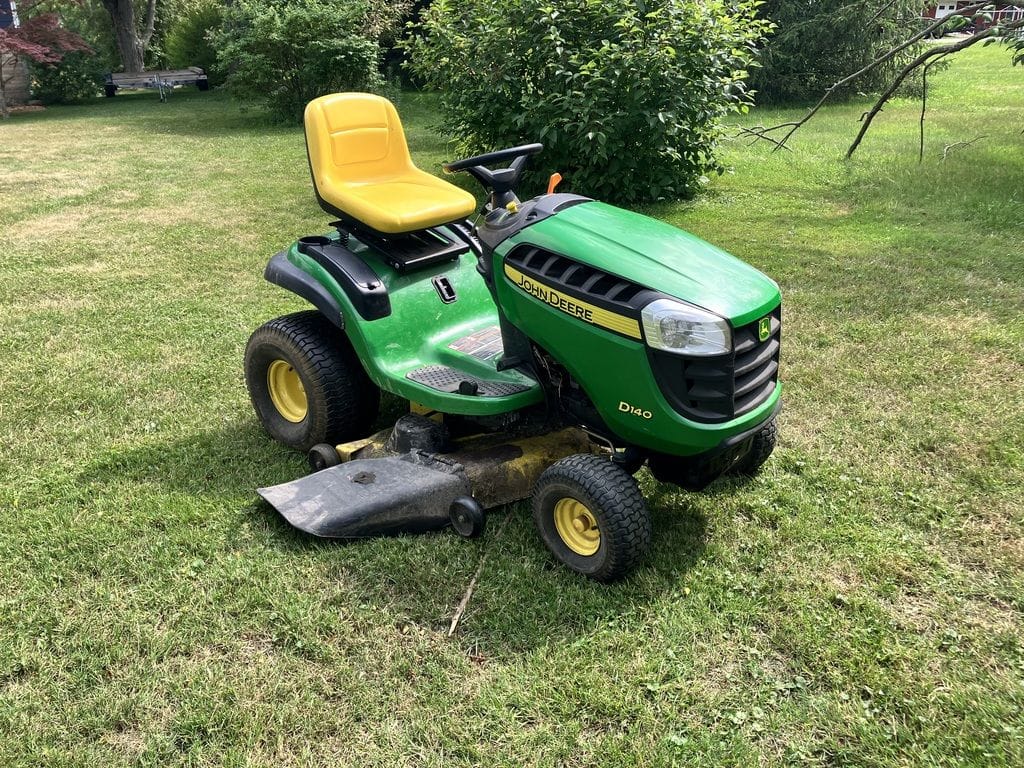 Main image John Deere D140