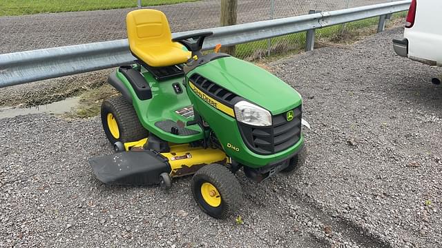 Image of John Deere D140 equipment image 2