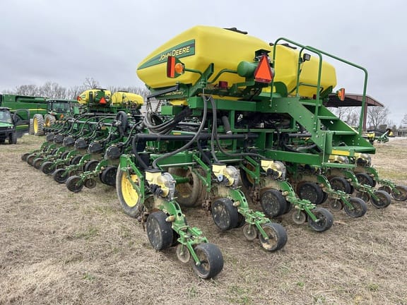 2011 John Deere DB44 Equipment Image0