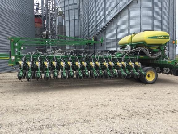 Image of John Deere DB60 equipment image 1