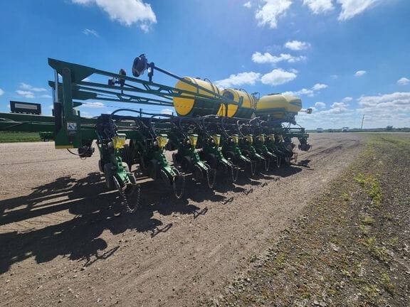 2011 John Deere DB60 Equipment Image0