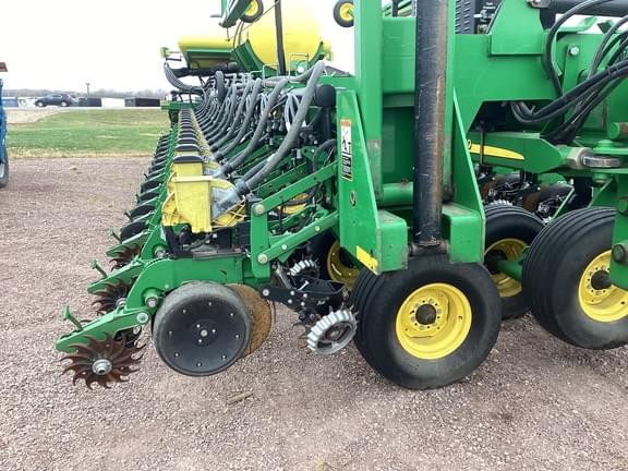 Image of John Deere DB90 equipment image 4