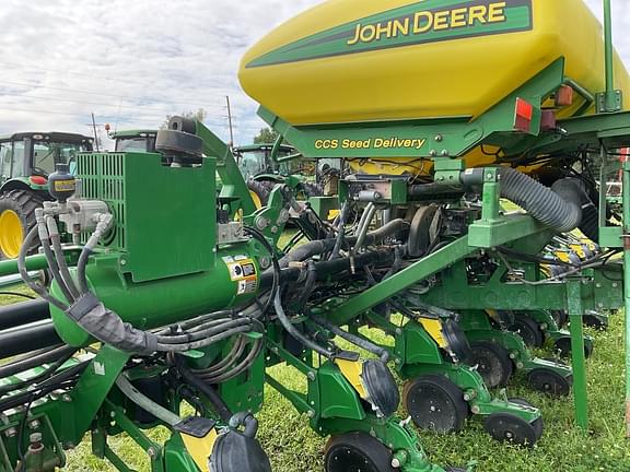 Image of John Deere DR12 equipment image 4