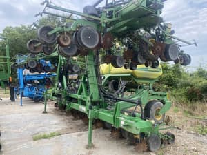 2011 John Deere DR18 Image