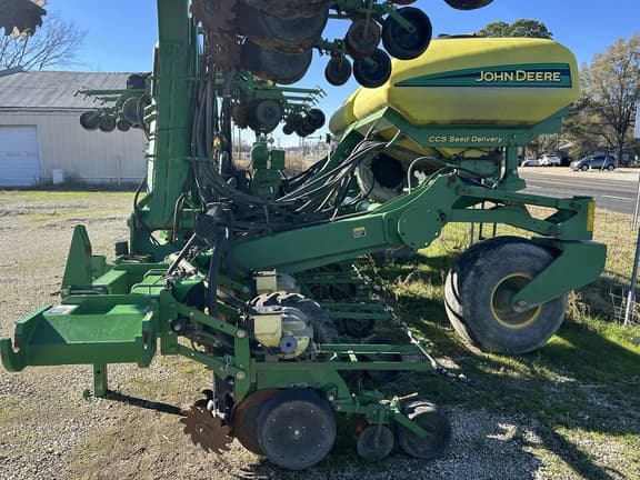 Image of John Deere DR18 equipment image 2