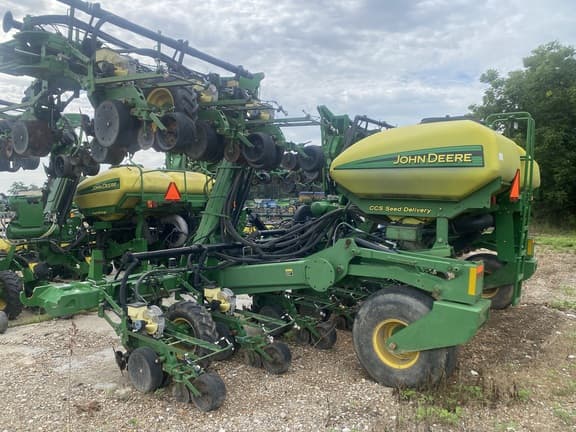 Image of John Deere DR18 equipment image 3