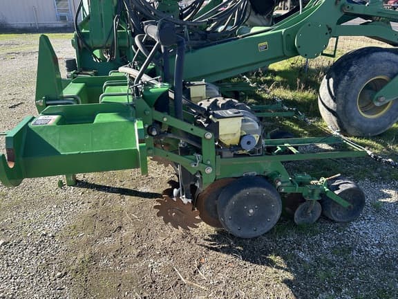 Image of John Deere DR18 equipment image 4