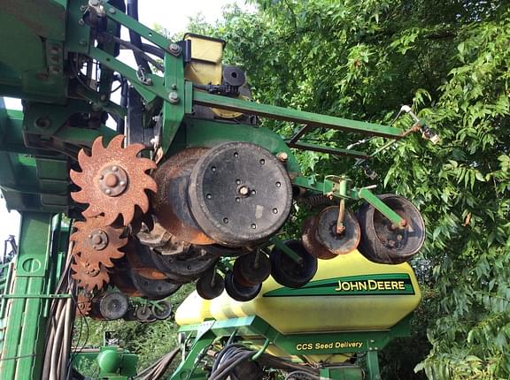 Image of John Deere DR18 equipment image 4