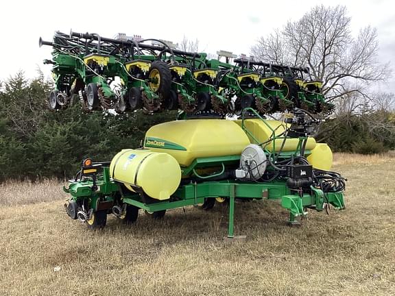 Image of John Deere DR24 equipment image 3