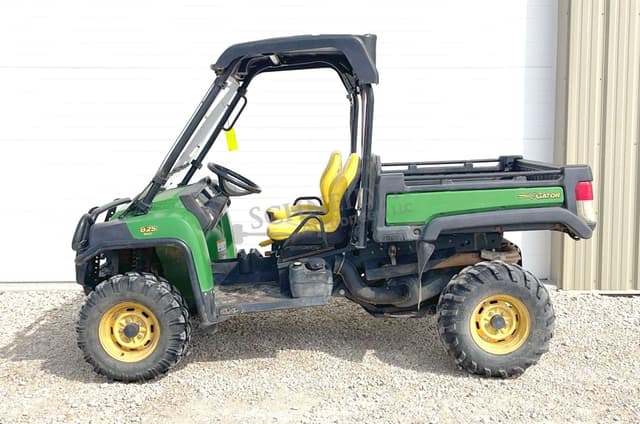 Image of John Deere Gator XUV 825i equipment image 4