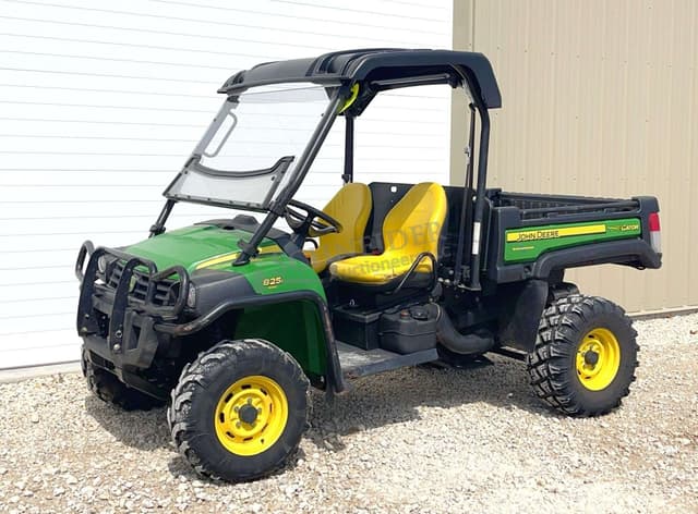 Image of John Deere Gator 825 equipment image 1