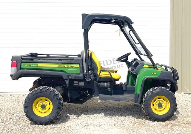 Image of John Deere Gator 825 equipment image 2
