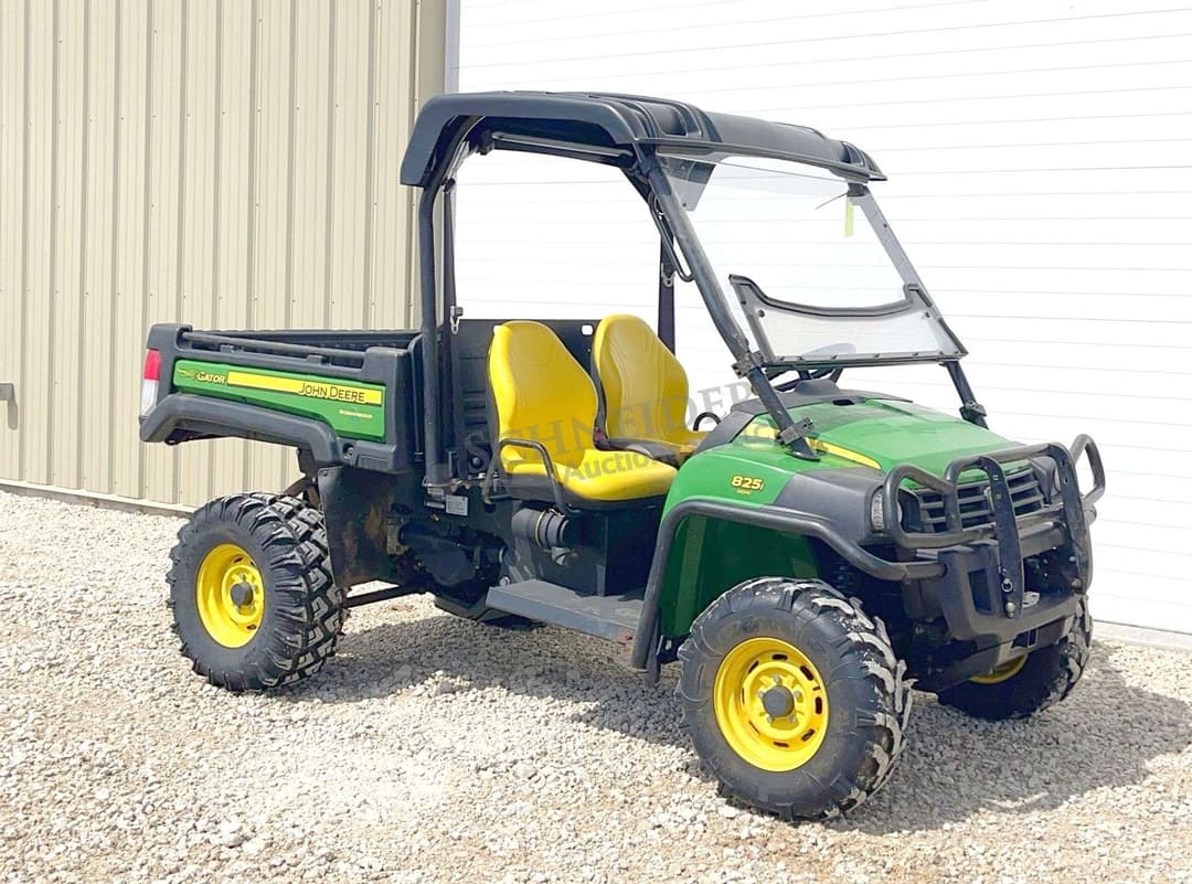 Image of John Deere Gator 825 Primary image