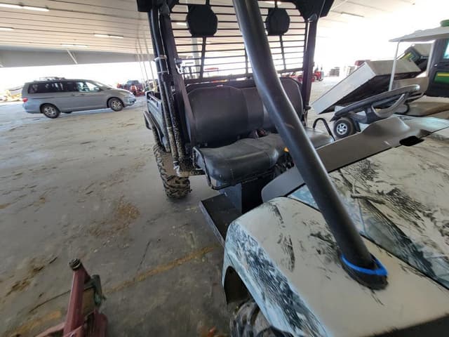 Image of John Deere Gator XUV 825i equipment image 4