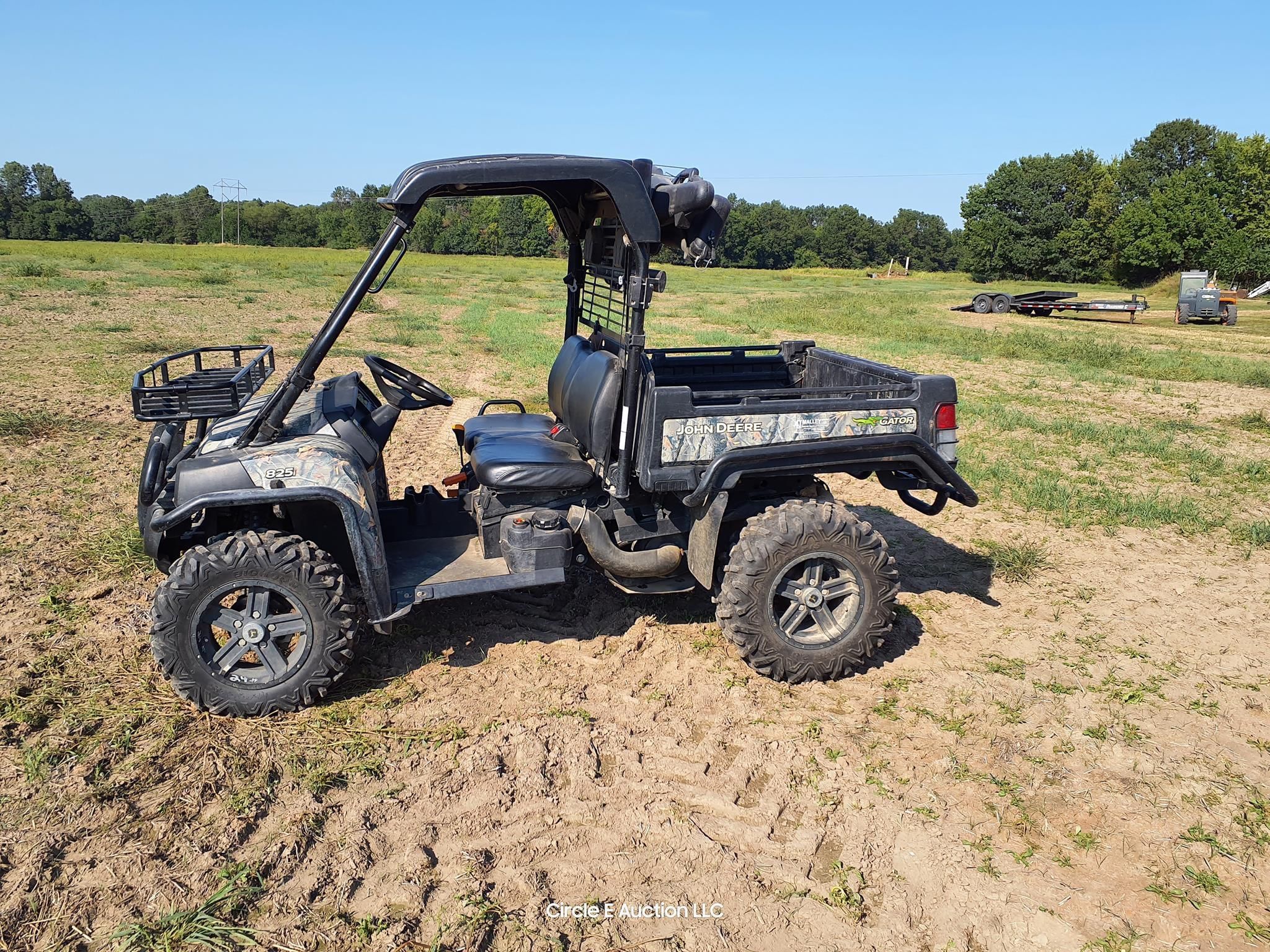2011 John Deere Gator XUV 825i Equipment Image0