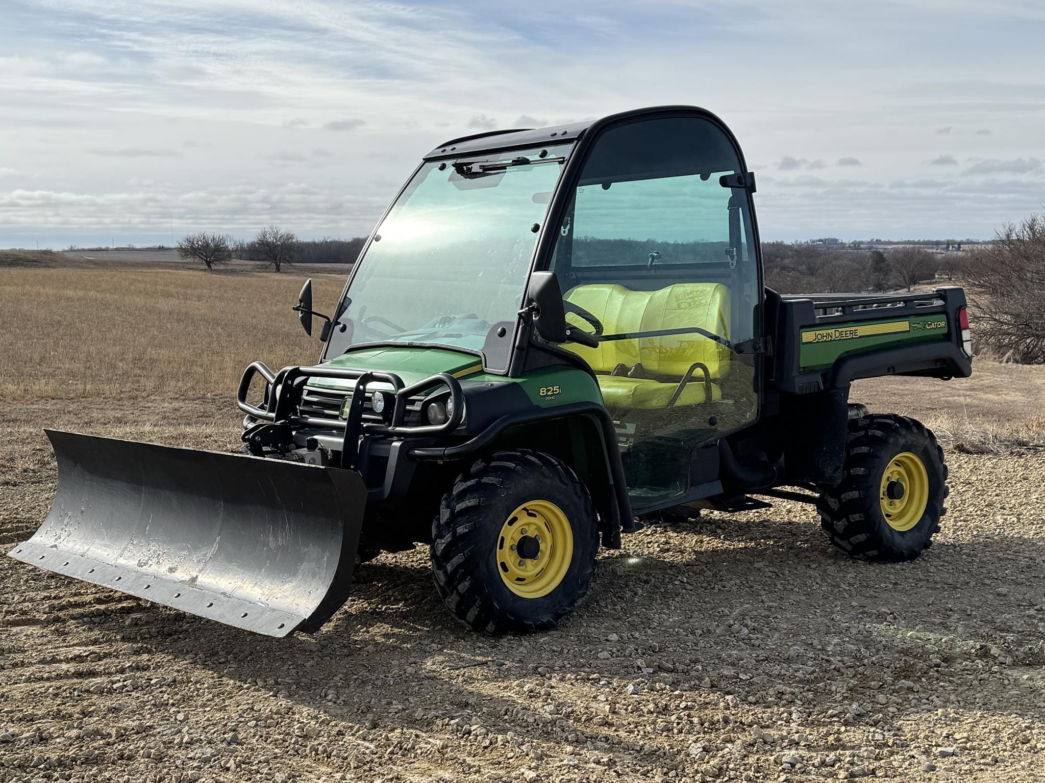 Main image John Deere Gator XUV 825i